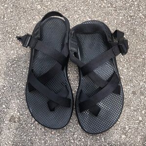 Chaco wrap around toe black sandal